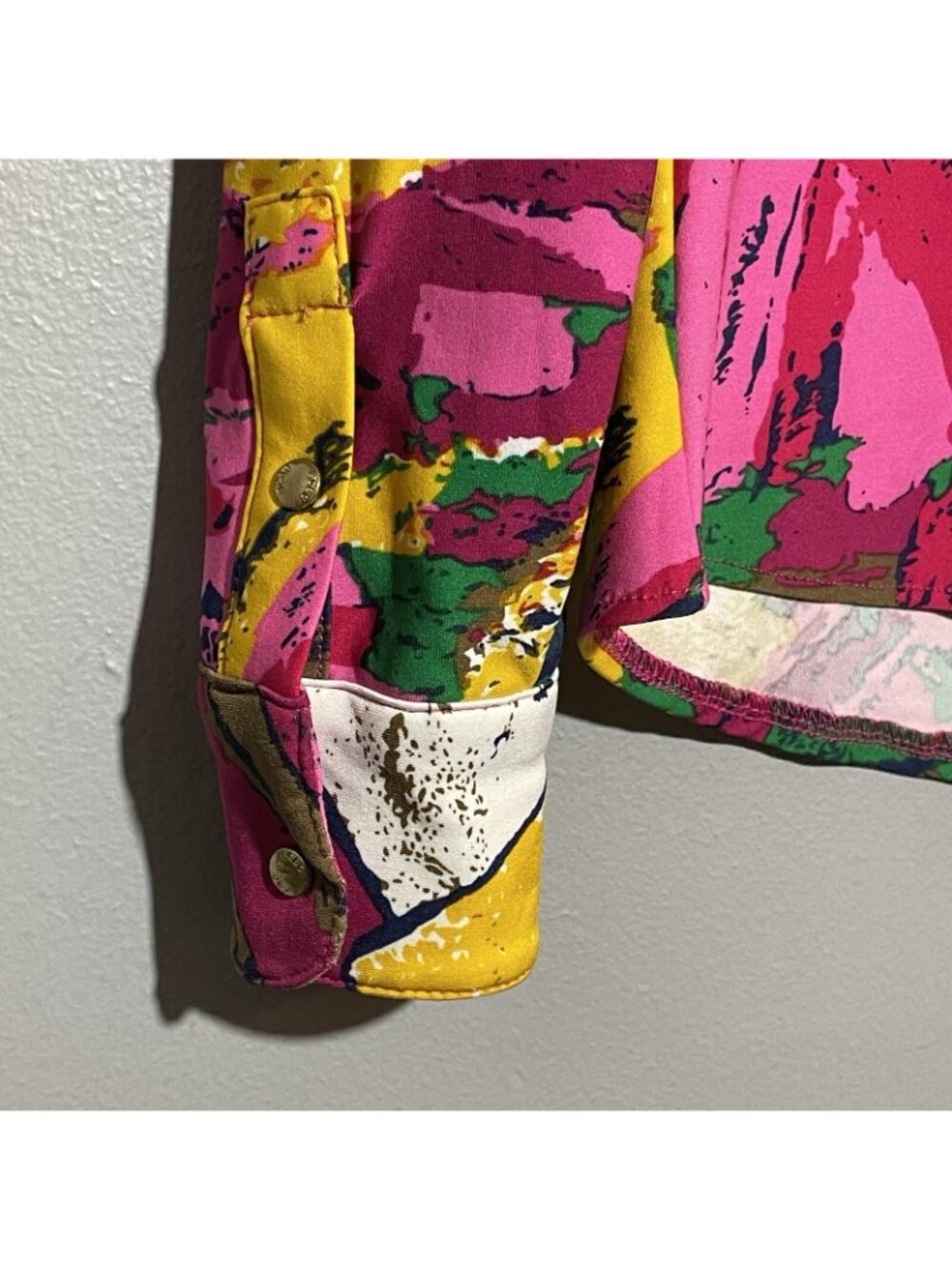 Bcbgmaxazria Blouse Top Women Size S Pink Colorful Retro Art Shoulder Tab Pocket - Picture 12 of 12